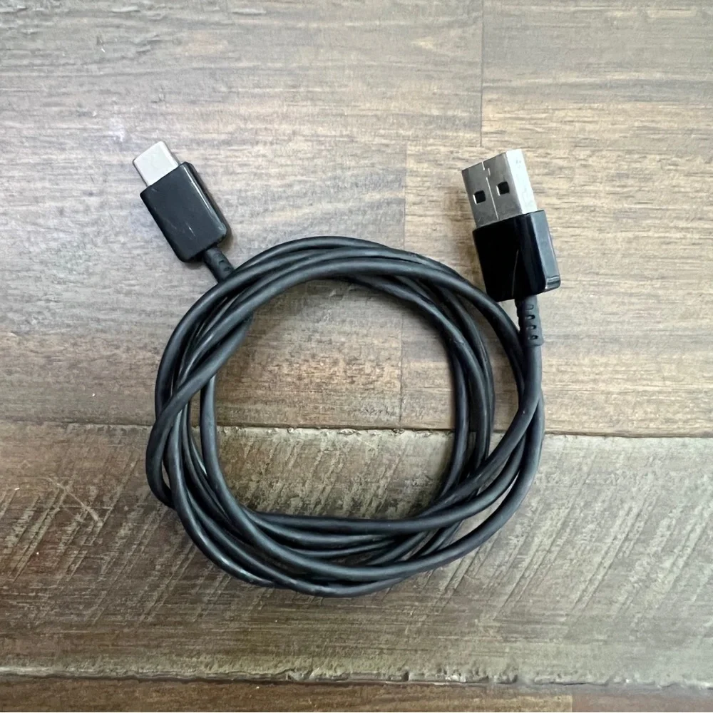 ✅ USB C cable